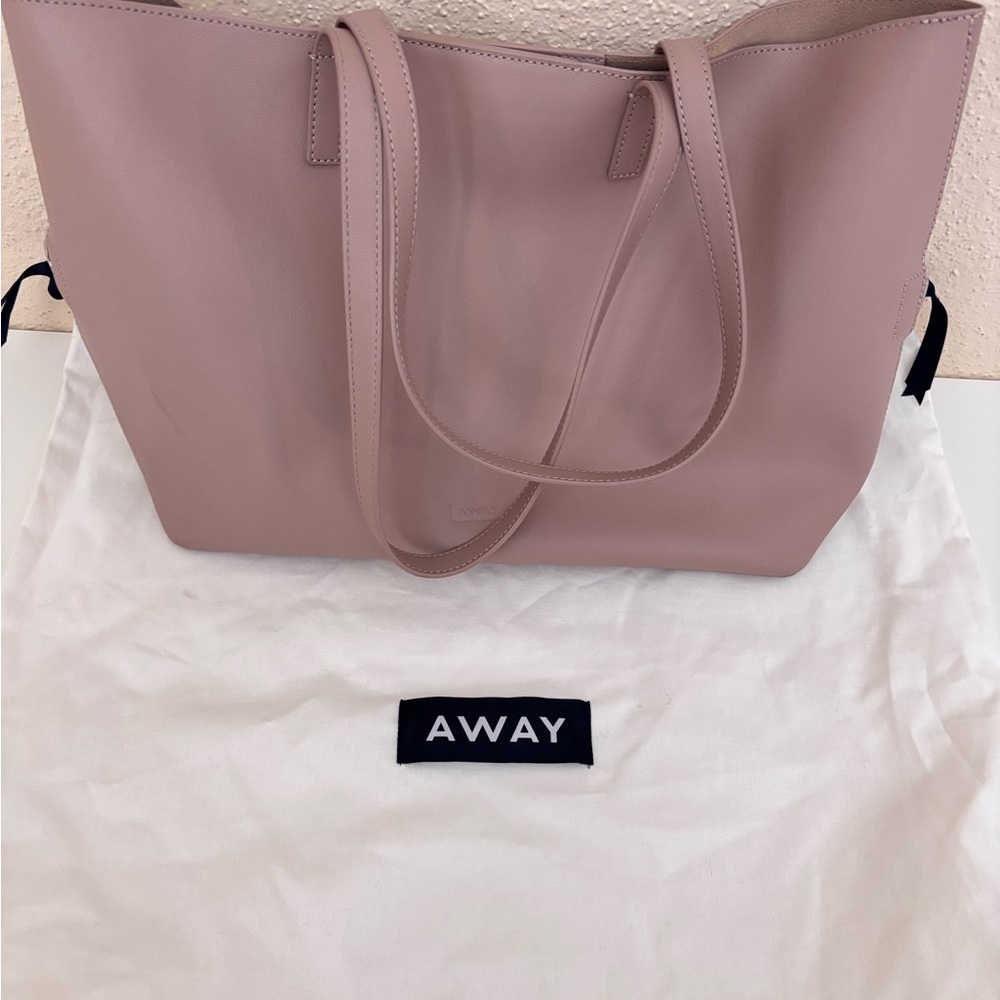 Away Women's Blush Italian Leather Latitude Travel Tote Bag - Picture 9 of 12
